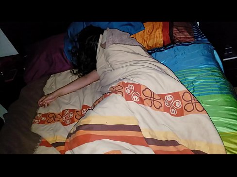 ❤️ Pinupunasan ng stepson ang kanyang batang madrasta habang natutulog ito. ️❌ Porno sa tl.yh9n.top